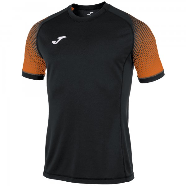 JOMA SHORT-SLEEVED T-SHIRT WITH A ROUND COLLAR. FEATURES FLATLOCK SEAMS ON SLEEVES TO PREVENT CHAFING, SILKSCREENED LOGO, AND MICRO-MESH TECHNOLOGY TO ASSIST THE SPORTSPERSON&RSQUO;S BREATHABILITY.