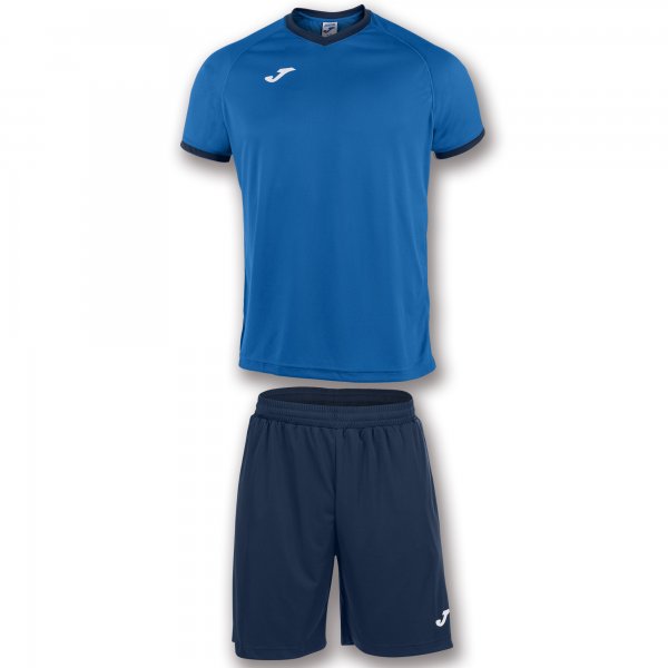 JOMA T-SHIRT AND SHORTS STRIP. THE T-SHIRT STANDS OUT DUE TO ITS RAGLAN SLEEVES FAVOURING EASE OF MOVEMENT AND MICRO-MESH TECHNOLOGY PROMOTING BREATHABILITY FOR THE SPORTSPERSON.