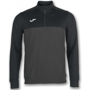JOMA HALF-ZIP SWEATSHIRT STANDS OUT DUE TO ITS CONTRASTING YOKE, FORWARD SHOULDER SEAM, RIBBING ON CUFFS AND EMBROIDERED LOGO.