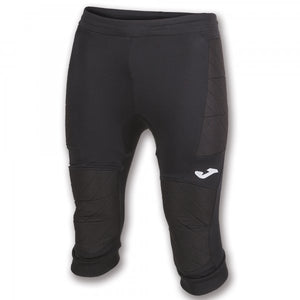 JOMA CROPPED GOALKEEPER TROUSERS THAT INCLUDE PADDING ON THE SIDES AND THE KNEES FOR BETTER PROTECTION AGAINST IMPACT.
