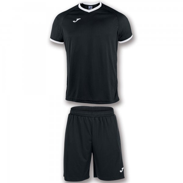 JOMA T-SHIRT AND SHORTS STRIP. THE T-SHIRT STANDS OUT DUE TO ITS RAGLAN SLEEVES FAVOURING EASE OF MOVEMENT AND MICRO-MESH TECHNOLOGY PROMOTING BREATHABILITY FOR THE SPORTSPERSON.