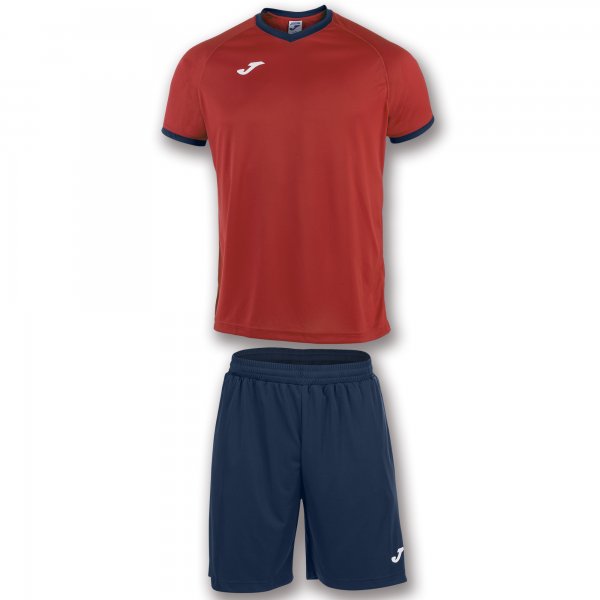 JOMA T-SHIRT AND SHORTS STRIP. THE T-SHIRT STANDS OUT DUE TO ITS RAGLAN SLEEVES FAVOURING EASE OF MOVEMENT AND MICRO-MESH TECHNOLOGY PROMOTING BREATHABILITY FOR THE SPORTSPERSON.